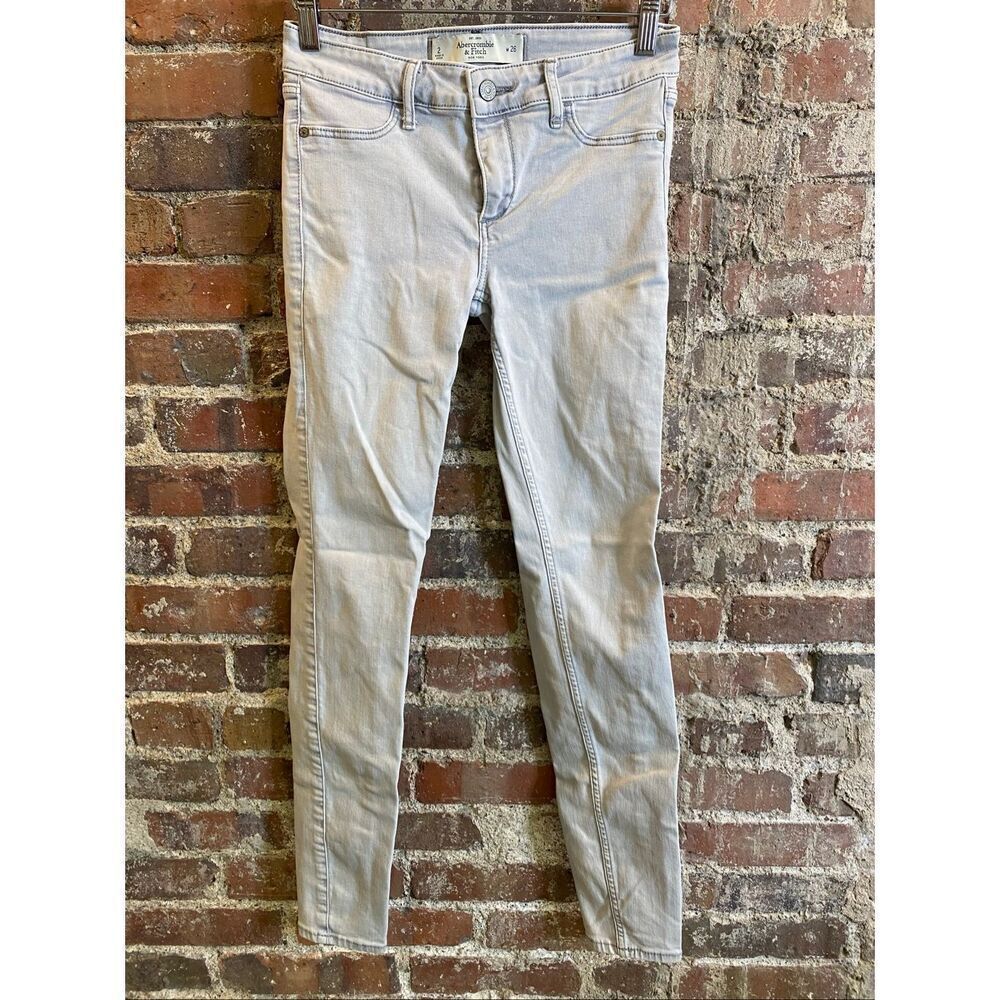 Abercrombie & Fitch • Light Wash High Waisted Skinny Jean • Size 2 \ w26